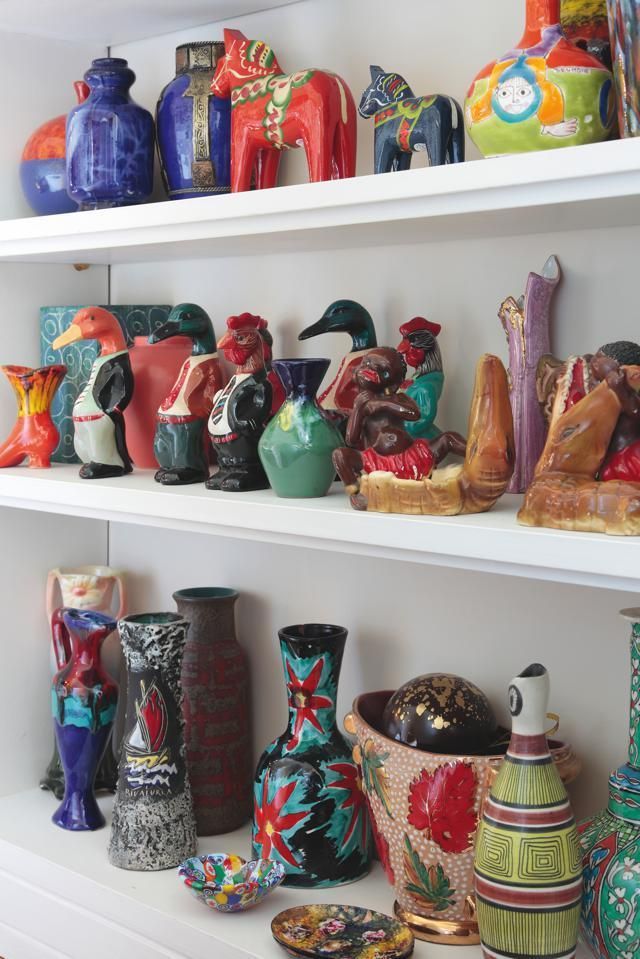 Serveware, Porcelain, Shelving, Ceramic, Dishware, Shelf, Collection, earthenware, Pottery, Creative arts, 