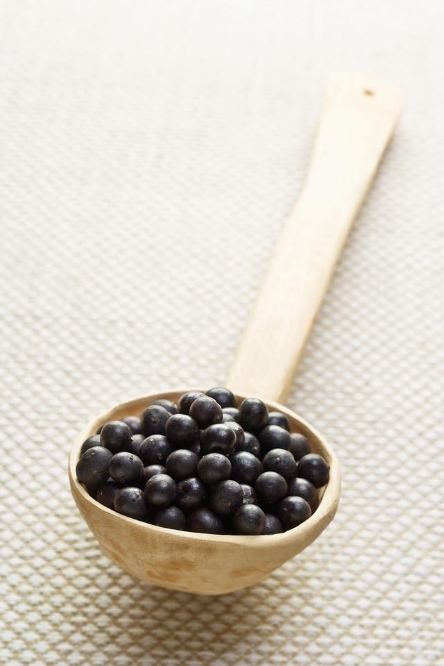 Produce, Fruit, Berry, Kitchen utensil, Natural foods, Bowl, Superfood, Still life photography, Frutti di bosco, Bilberry, 