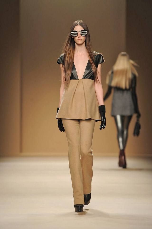 Clothing, Leg, Brown, Fashion show, Sleeve, Human body, Shoulder, Runway, Joint, Outerwear, 