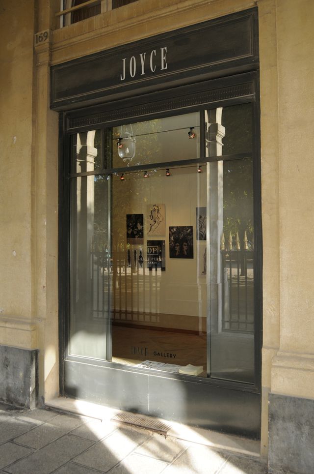 Floor, Glass, Fixture, Door, Shadow, Tile, Transparent material, 