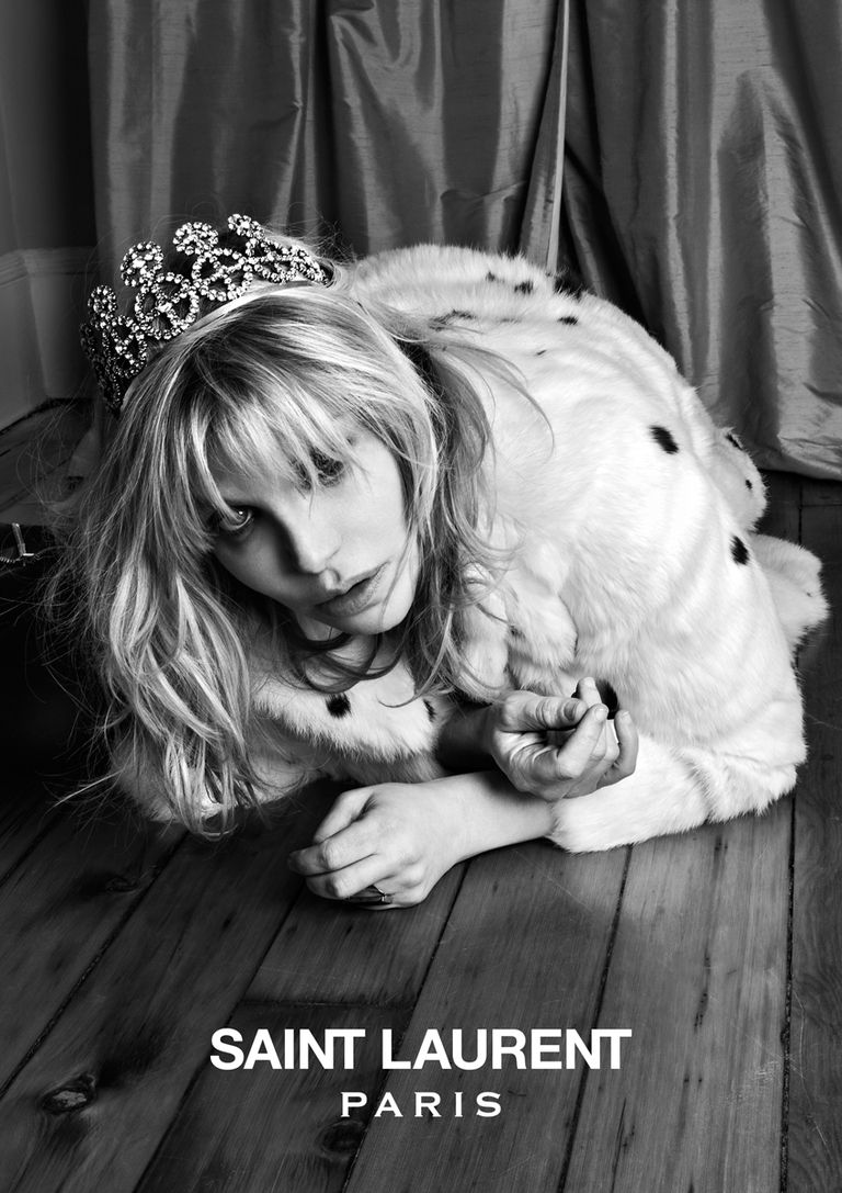 Style, Hair accessory, Headpiece, Wood flooring, Flash photography, Child model, Fur, Costume accessory, Portrait photography, Long hair, 