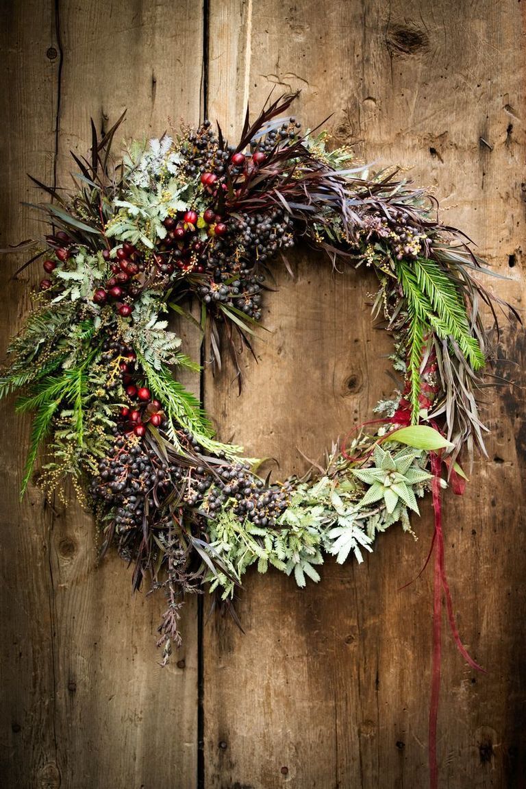 Twig, Wreath, Christmas decoration, Still life photography, Flower Arranging, Floral design, Natural material, Oval, 