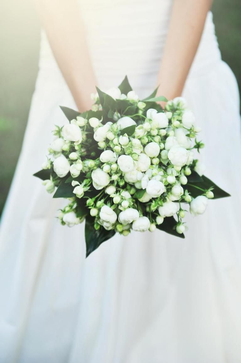 Petal, Bouquet, Flower, White, Cut flowers, Floristry, Flowering plant, Flower Arranging, Floral design, Wedding dress, 