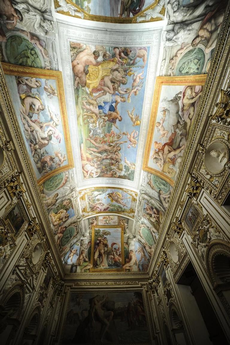 Ceiling, Holy places, Art, Place of worship, Visual arts, Painting, Chapel, Symmetry, Mythology, Religious institute, 