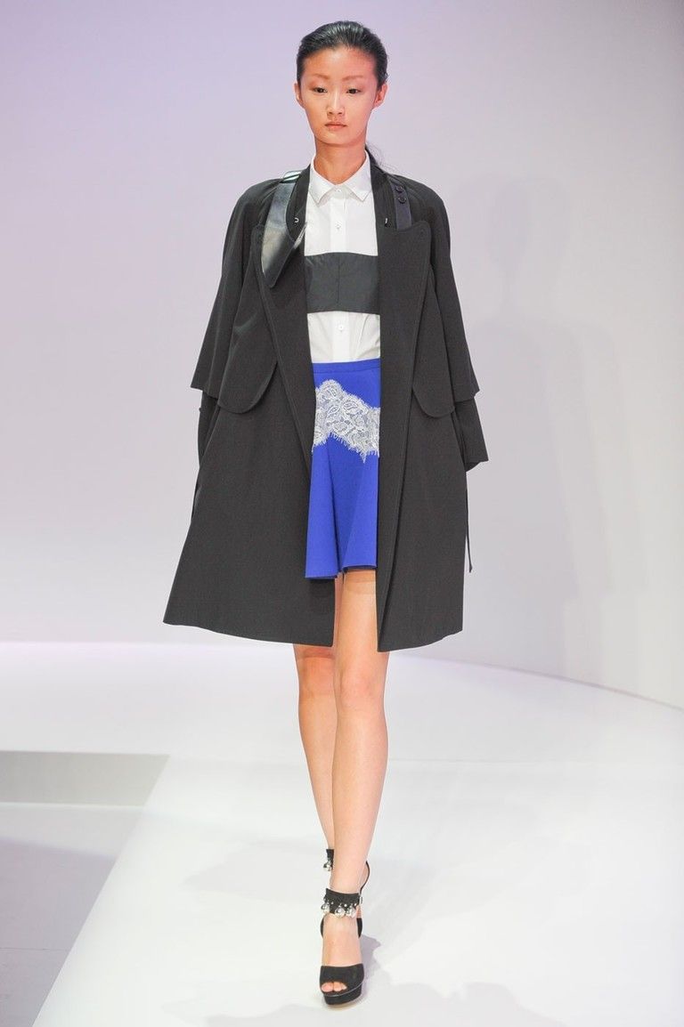 Clothing, Collar, Sleeve, Coat, Shoulder, Human leg, Fashion show, Joint, Outerwear, Style, 