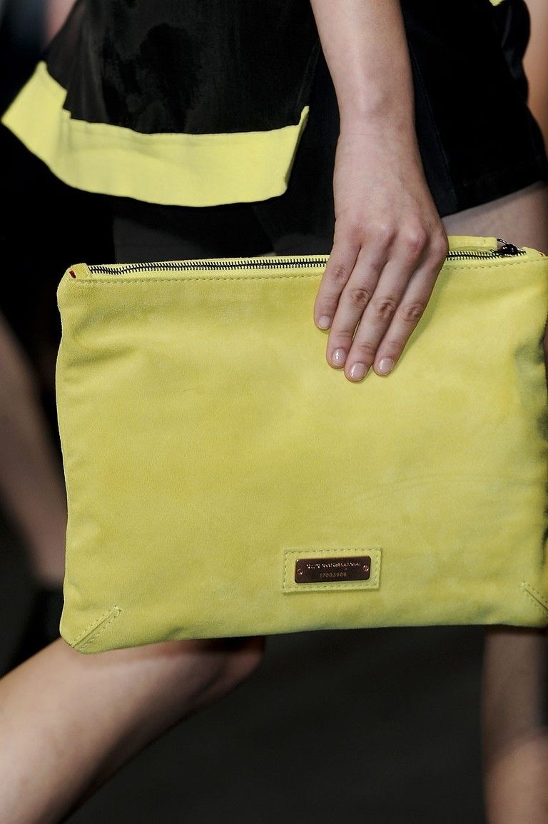 Yellow, Bag, Khaki, Fashion, Beige, Material property, Shoulder bag, Pocket, 
