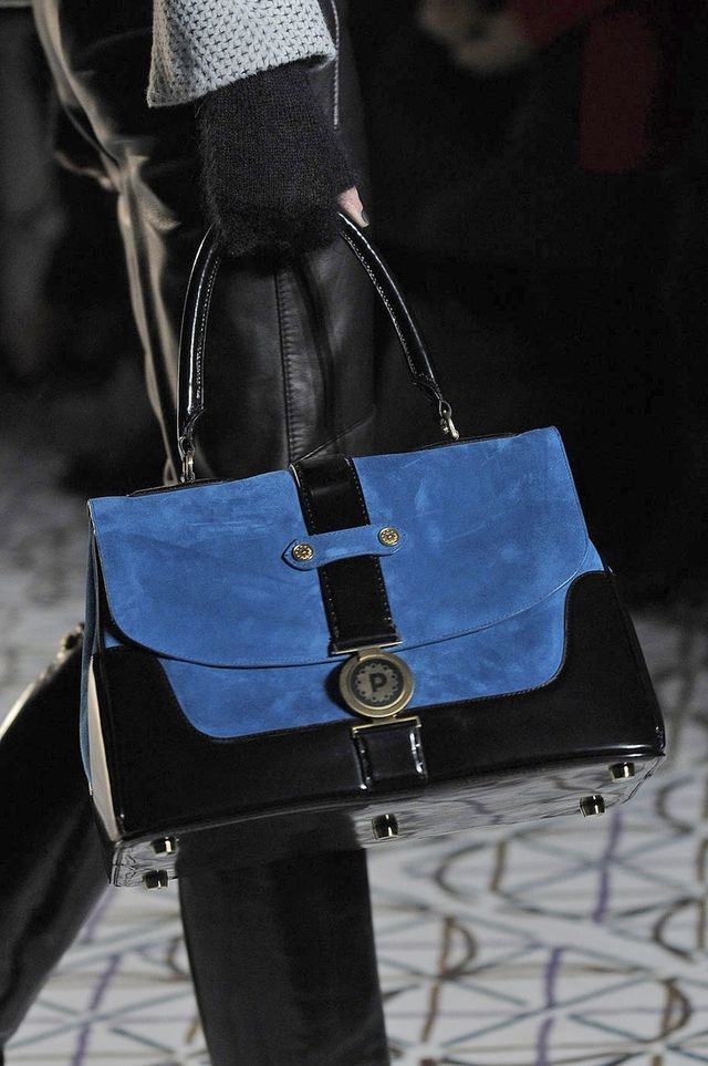Blue, Bag, Style, Electric blue, Fashion, Shoulder bag, Cobalt blue, Luggage and bags, Strap, Street fashion, 