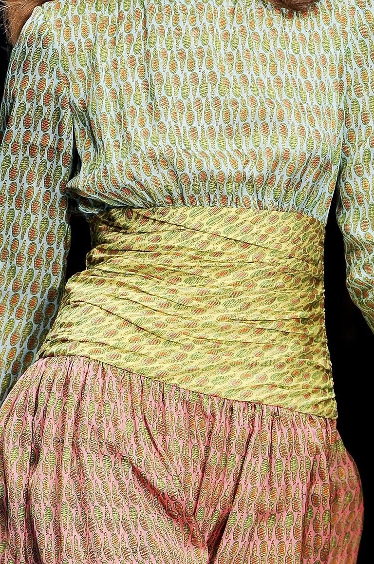 Yellow, Sleeve, Green, Shoulder, Textile, Joint, Pattern, Neck, Waist, Woolen, 