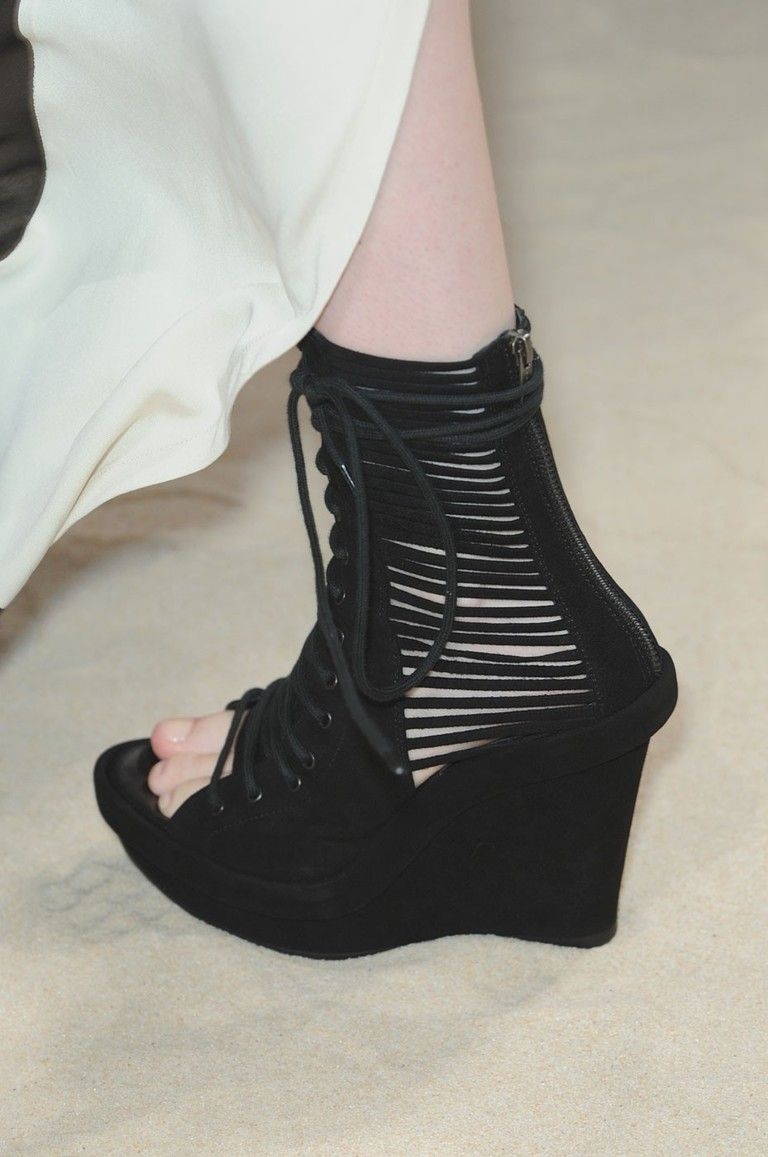 Human leg, Joint, Fashion, Black, Foot, Leather, Ankle, Fashion design, High heels, Boot, 
