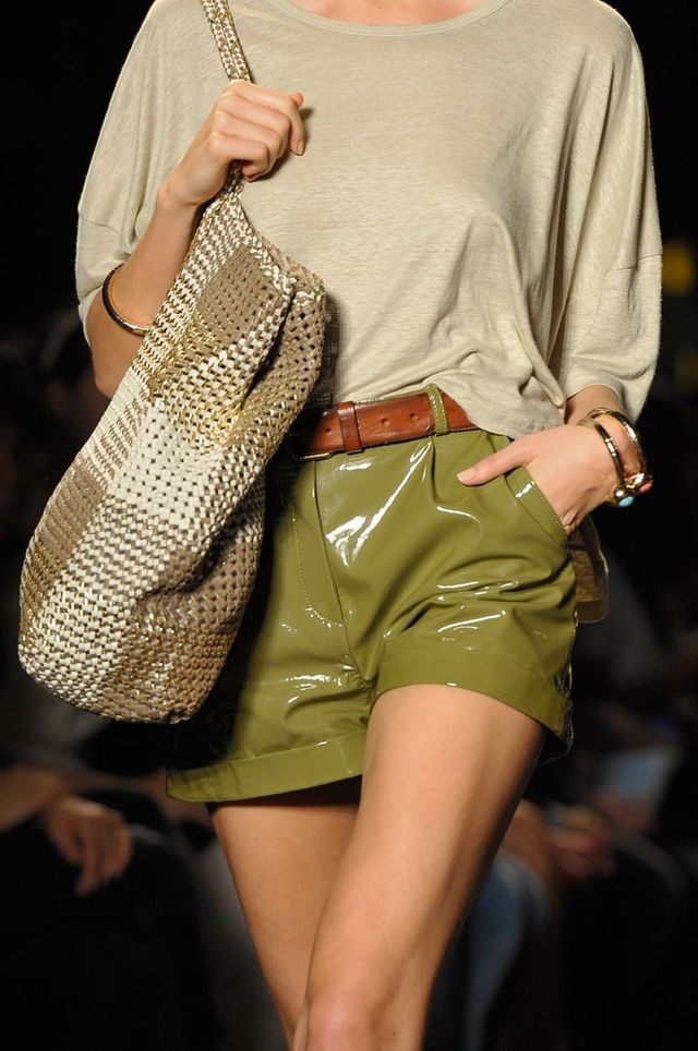 Arm, Bag, Hand, Joint, Khaki, Waist, Fashion, Street fashion, Thigh, Luggage and bags, 