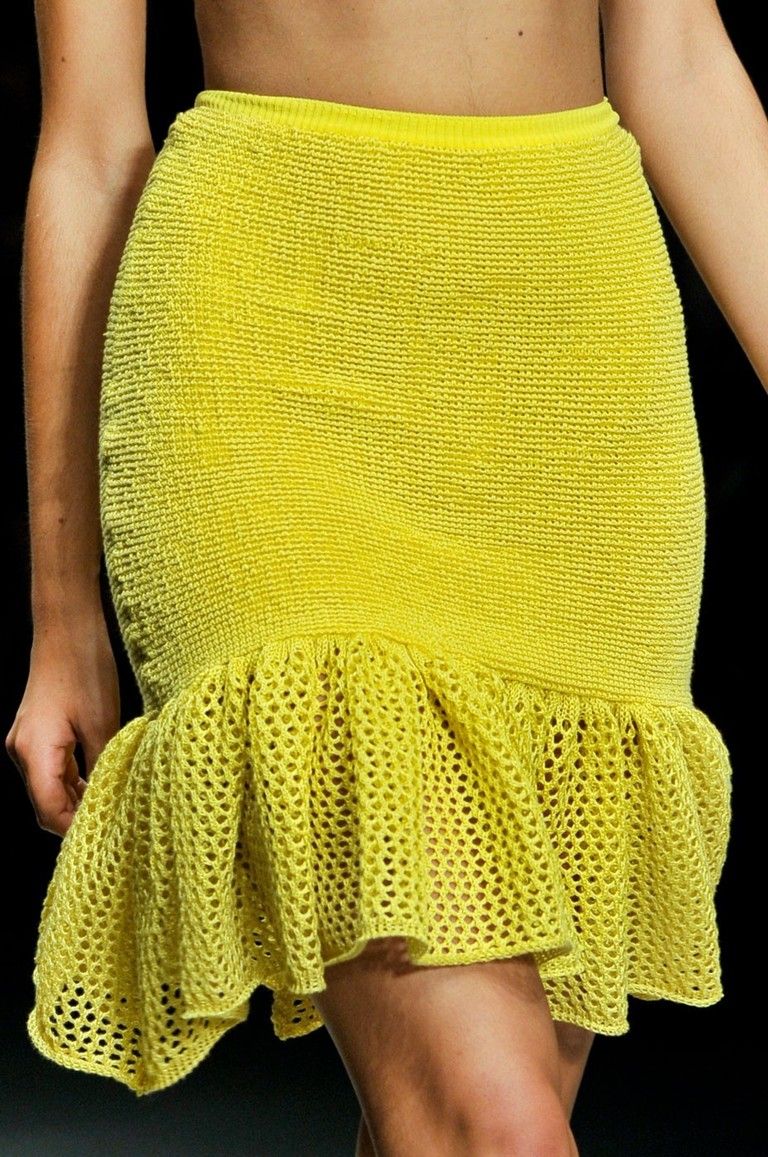 Yellow, Human leg, Green, Textile, Joint, Pattern, Thigh, Fashion, Waist, Black, 
