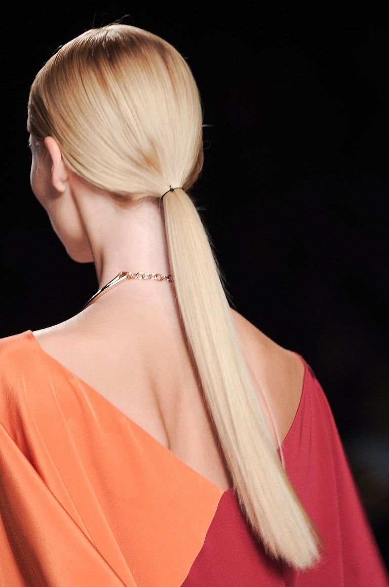 Hairstyle, Earrings, Shoulder, Style, Orange, Beauty, Fashion, Blond, Long hair, Peach, 