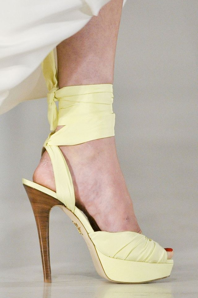 Footwear, High heels, Yellow, Joint, Human leg, Sandal, Basic pump, Fashion, Tan, Foot, 