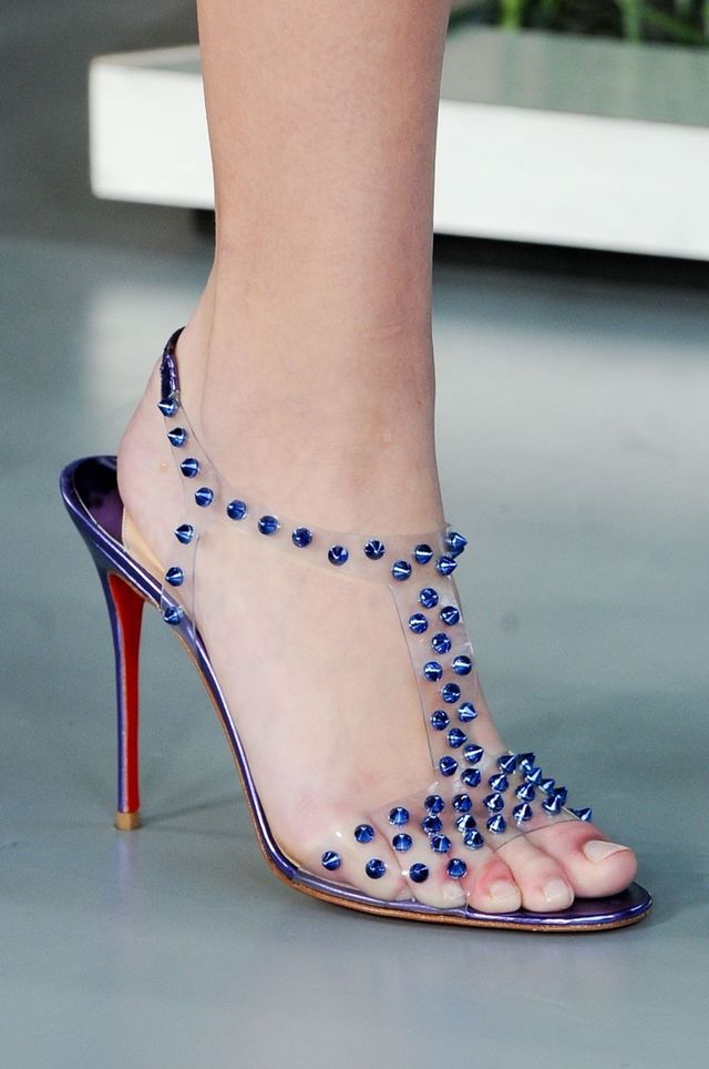 Blue, Human leg, Toe, Joint, High heels, Sandal, Foot, Fashion, Nail, Basic pump, 
