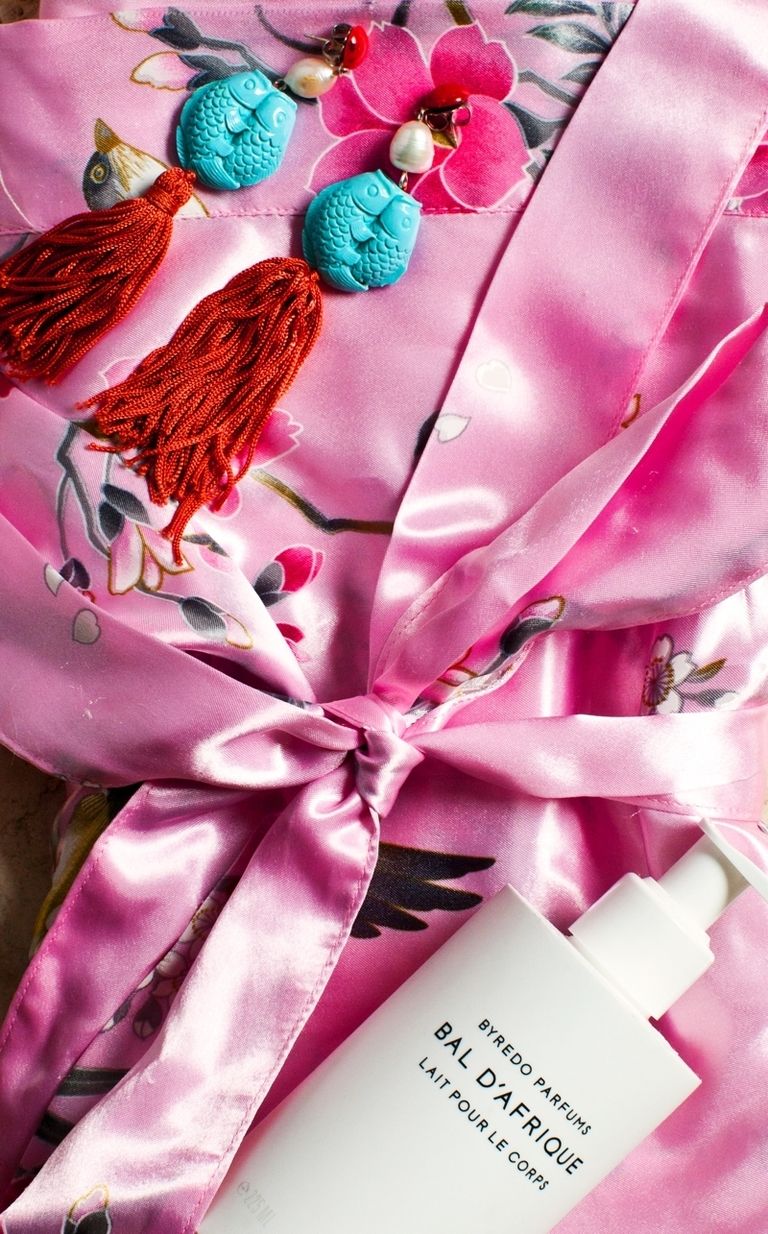 Pink, Magenta, Natural material, Material property, Satin, Feather, Ribbon, Silver, Embellishment, Knot, 