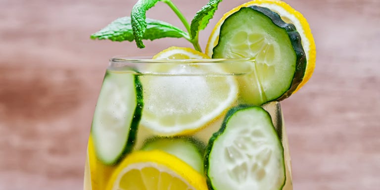 10 Benefici Dell Acqua Al Cetriolo Scoprite Questa Bevanda Cosa Puo Fare
