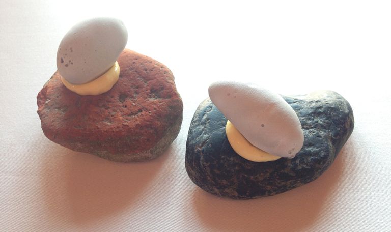 Rock, Pebble, Ingredient, Finger food, Snack, Natural material, Sweetness, Collection, Petit four, Dessert, 