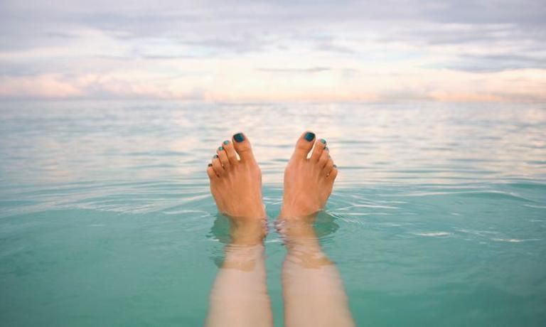 Body of water, Toe, Skin, Human leg, Water, People in nature, Aqua, Summer, Sunlight, Barefoot, 