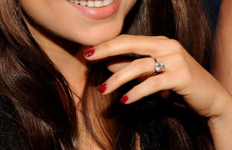 Finger, Lip, Hairstyle, Skin, Jewellery, Nail, Red, Fashion accessory, Nail care, Tooth, 