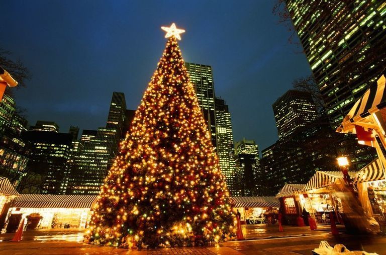Lighting, Christmas tree, Christmas decoration, Metropolitan area, Landmark, Holiday, Tower block, Metropolis, Tradition, Christmas, 