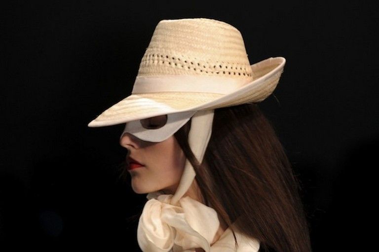 Lip, Hat, Fashion accessory, Style, Headgear, Costume accessory, Beauty, Sun hat, Beige, Fedora, 