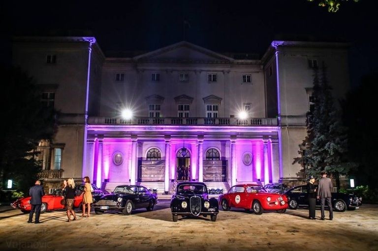 Wheel, Tire, Night, Automotive lighting, Landmark, Street light, Purple, Classic car, Midnight, Antique car, 