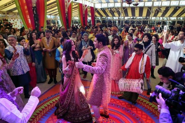 Event, Purple, Magenta, Pink, Formal wear, Function hall, Tradition, Decoration, Crowd, Party, 