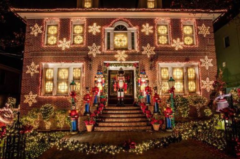Window, Night, Facade, Christmas, Midnight, Decoration, Door, Stairs, Tradition, Christmas decoration, 