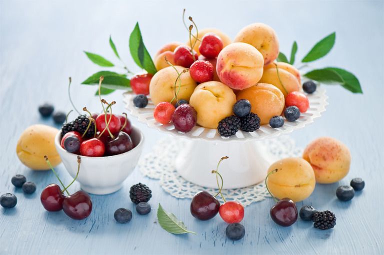 Food, Fruit, Natural foods, Produce, Sweetness, Berry, Dishware, Seedless fruit, Frutti di bosco, Ingredient, 