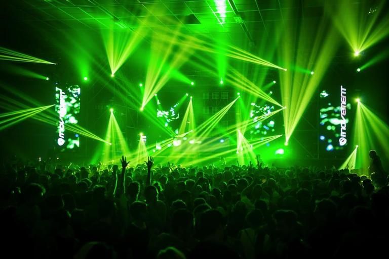 Green, Entertainment, Event, Music, Performing arts, Music venue, Crowd, Electricity, Visual effect lighting, Performance, 