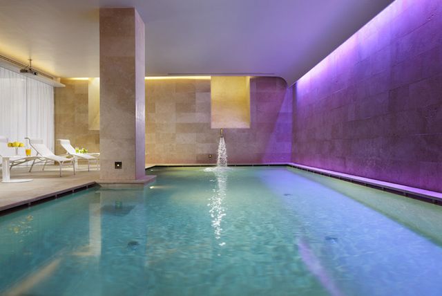 Fluid, Blue, Property, Swimming pool, Purple, Ceiling, Wall, Floor, Real estate, Colorfulness, 
