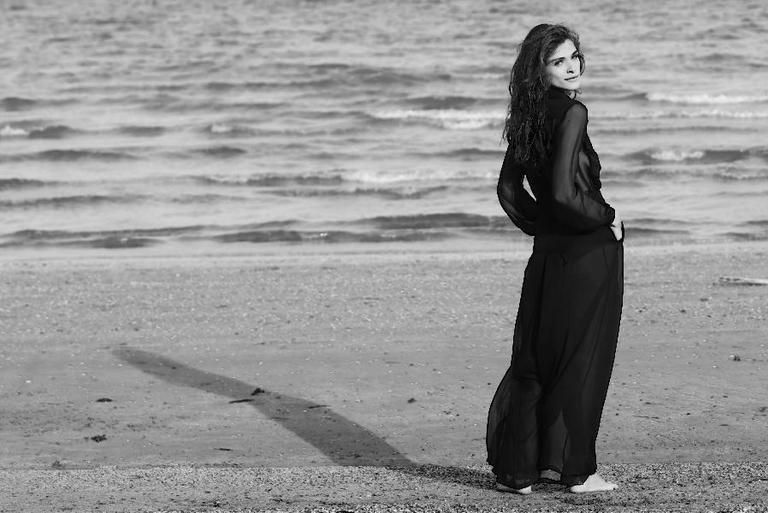 People in nature, Black hair, Monochrome, Black-and-white, Beach, Monochrome photography, Waist, Flash photography, Long hair, Photo shoot, 
