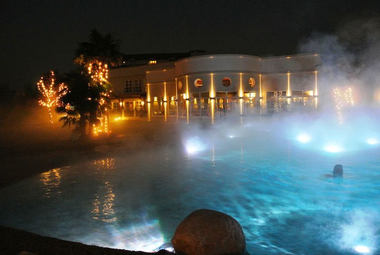 Fluid, Night, Liquid, Reflection, Midnight, Resort, Water feature, Landscape lighting, Resort town, Swimming pool, 