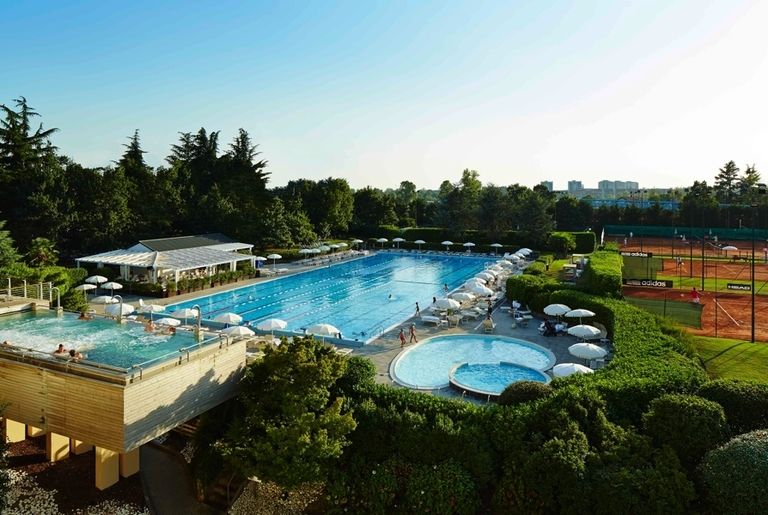 Swimming pool, Property, Real estate, Azure, Garden, Resort, Aqua, Resort town, Sunlounger, Landscaping, 