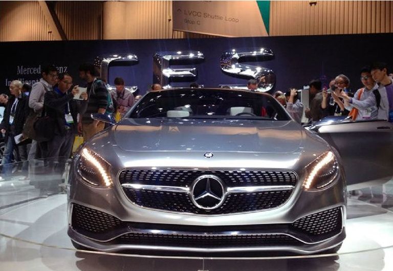 Mode of transport, Automotive design, Event, Vehicle, Land vehicle, Grille, Car, Personal luxury car, Mercedes-benz, Luxury vehicle, 