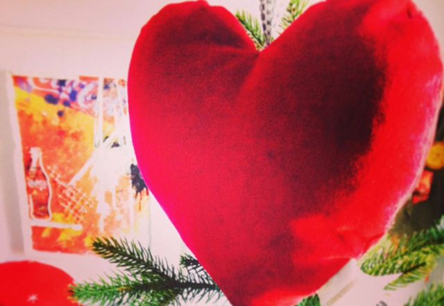 Red, Petal, Heart, Organ, Holiday, Love, Carmine, Coquelicot, Valentine's day, Christmas decoration, 