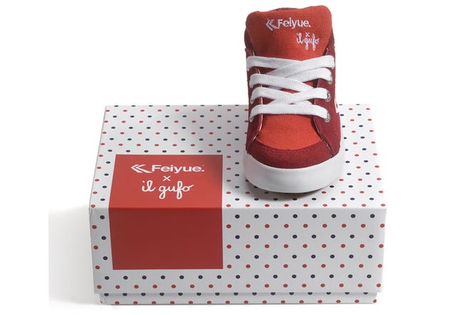 Shoe, Red, White, Pattern, Carmine, Athletic shoe, Box, Maroon, Walking shoe, Sneakers, 