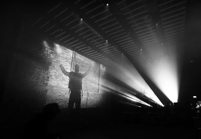Darkness, Monochrome, Monochrome photography, Pop music, Black-and-white, Stage, Concert, Shadow, Backlighting, Silhouette, 