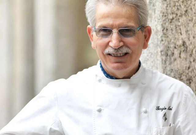 Eyewear, Mouth, Sleeve, Chin, Chef, Chef's uniform, Sunglasses, Cook, Wrinkle, Portrait photography, 