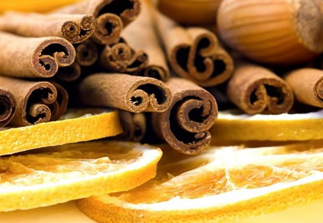 Yellow, Wood, Ingredient, Close-up, Natural material, Cinnamon stick, Chinese cinnamon, Whole food, Cinnamon, Still life photography, 