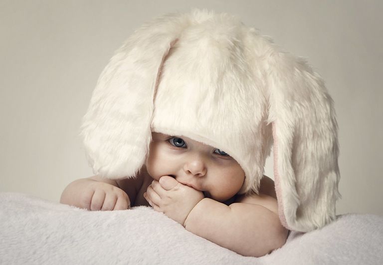 Skin, Comfort, Textile, Child, Baby & toddler clothing, Fur, Beige, Linens, Photography, Tummy time, 