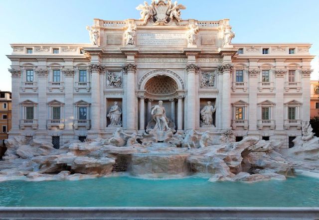 Architecture, Facade, Sculpture, Landmark, Water feature, Art, Palace, Monument, Stone carving, Classical architecture, 
