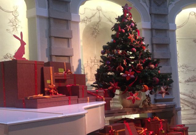 Interior design, Red, Room, Christmas decoration, Interior design, Arch, Christmas tree, Holiday, Home, Christmas ornament, 