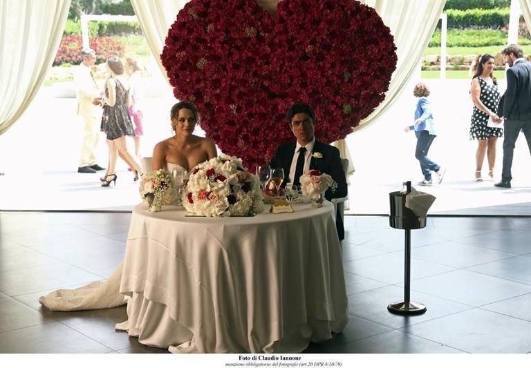 Tablecloth, Bouquet, Petal, Photograph, Dress, Suit, Floristry, Cut flowers, Flower Arranging, Ceremony, 