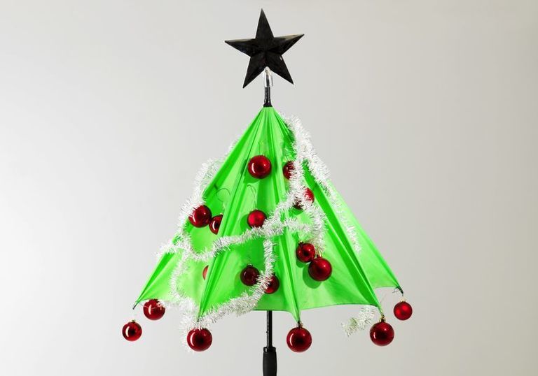 Green, Christmas decoration, Leaf, Red, Christmas tree, Christmas ornament, Holiday ornament, Christmas, Art, Carmine, 