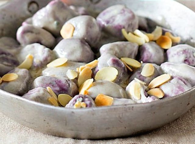 Produce, Ingredient, Food, Purple, Cashew family, Vegetable, Local food, Natural foods, Bowl, Whole food, 