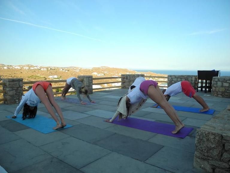 Leg, Physical fitness, Exercise, Active pants, yoga pant, Yoga mat, Yoga, Thigh, Aerobic exercise, Waist, 