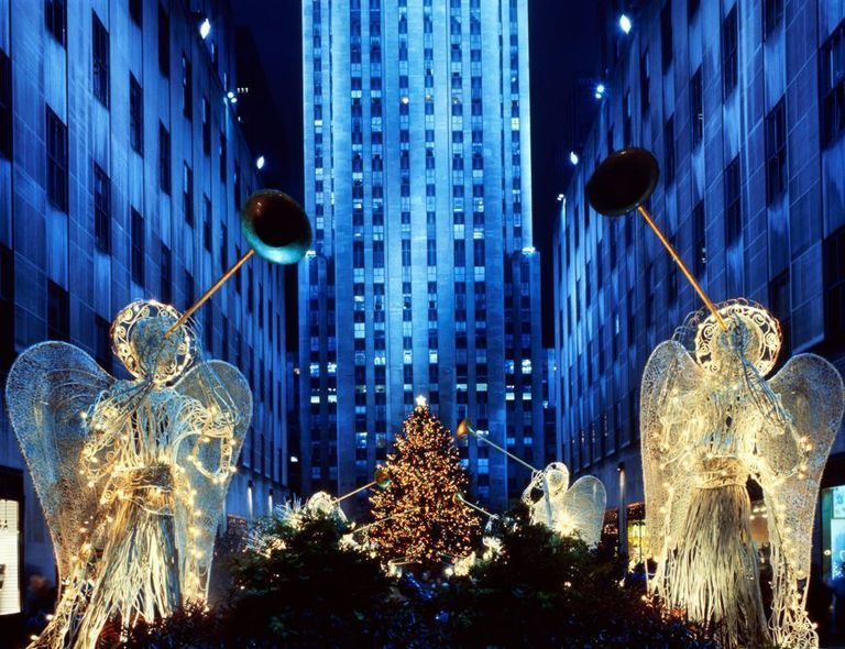 Building, Tower block, Downtown, Street light, Skyscraper, Condominium, Christmas decoration, Christmas, Commercial building, Metropolis, 