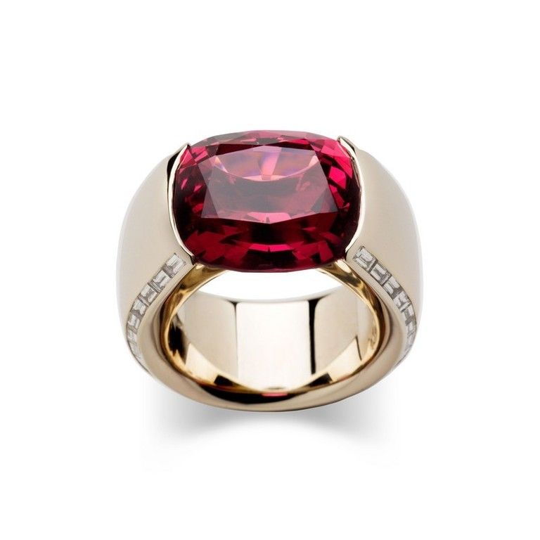 Jewellery, Red, Fashion accessory, Magenta, Ring, Amber, Pre-engagement ring, Macro photography, Natural material, Fashion, 