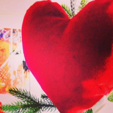 Red, Petal, Heart, Organ, Holiday, Love, Carmine, Coquelicot, Valentine's day, Christmas decoration, 